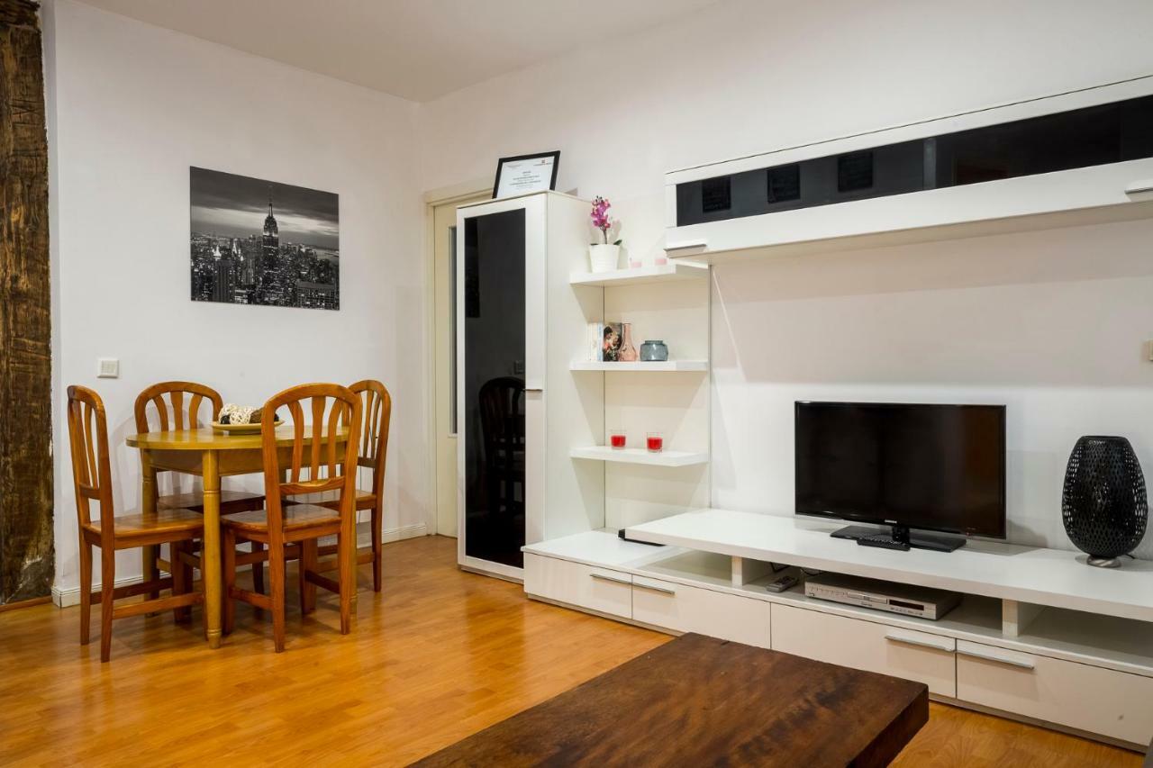 Colegiata Apartment Madrid Ngoại thất bức ảnh